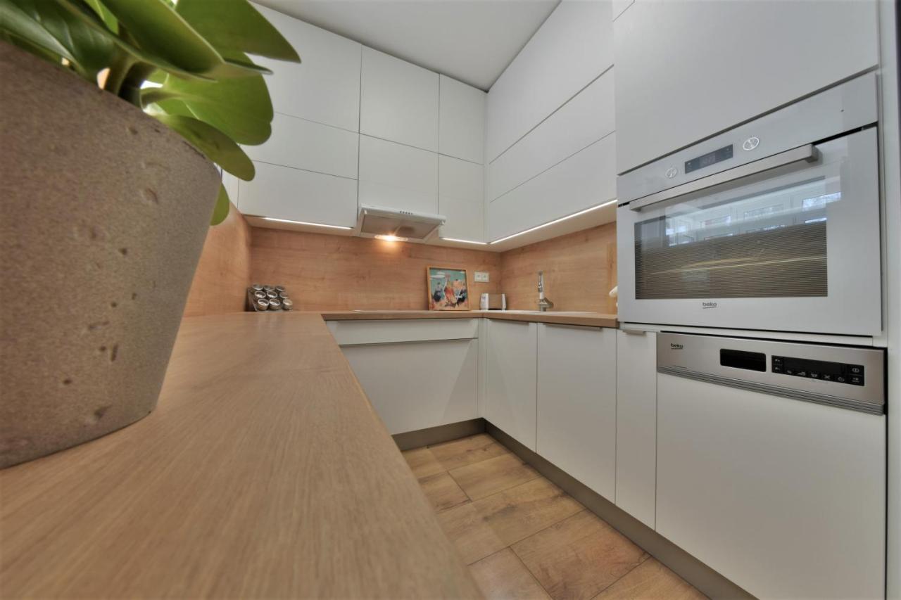 Big 75M2 Next To Opera Building In Direct Centrum, Air-Conditioned, Balcony, 24H Self Checking Банска-Бистрица Экстерьер фото
