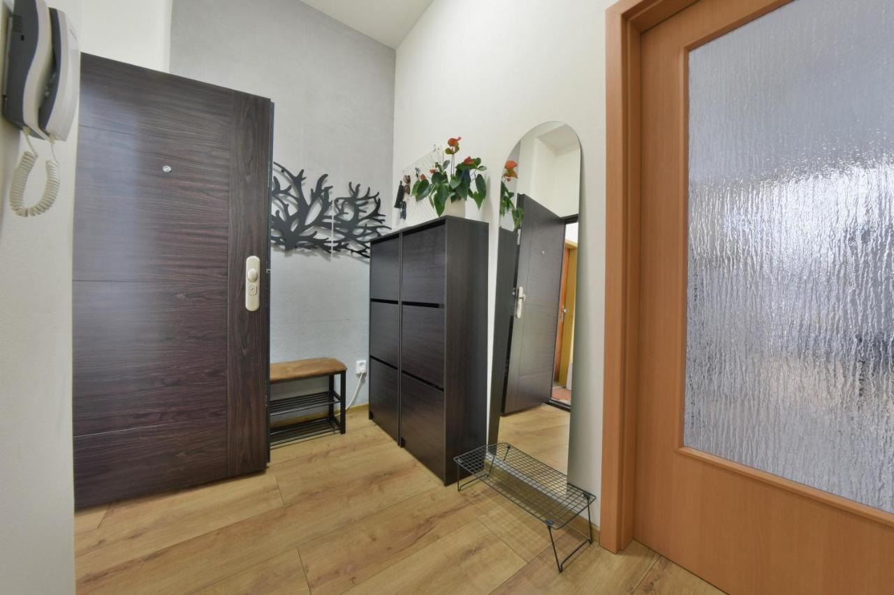 Big 75M2 Next To Opera Building In Direct Centrum, Air-Conditioned, Balcony, 24H Self Checking Банска-Бистрица Экстерьер фото